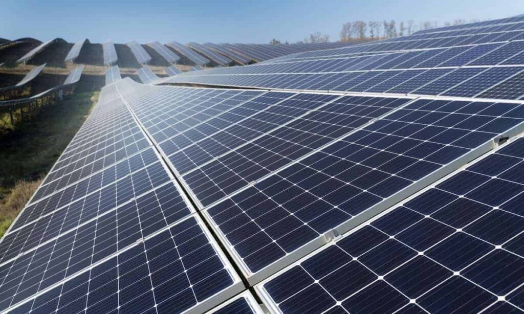 How Solar Panels Contribute to Sustainable Living